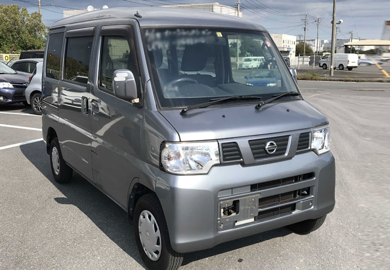 Nissan clipper van
